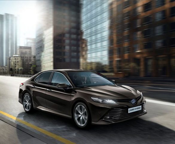 Toyota to replace Avensis with hybrid Camry