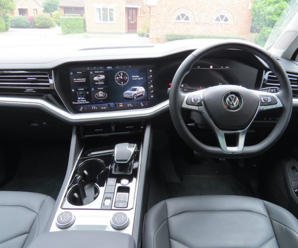 Fleet World Fleet: Volkswagen Touareg 3.0 V6 TDI 231 4Motion SEL