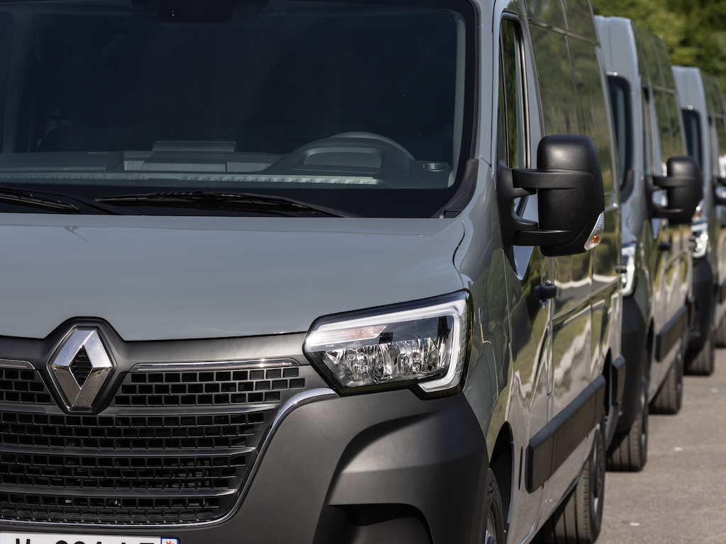 All-new Renault Master brings an EV version with 87 kWh battery - ArenaEV