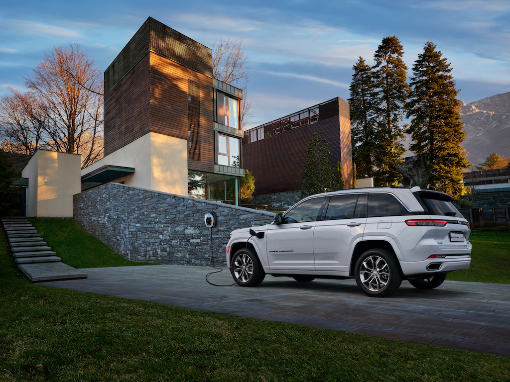 UK orders open for first Jeep Grand Cherokee plugin hybrid