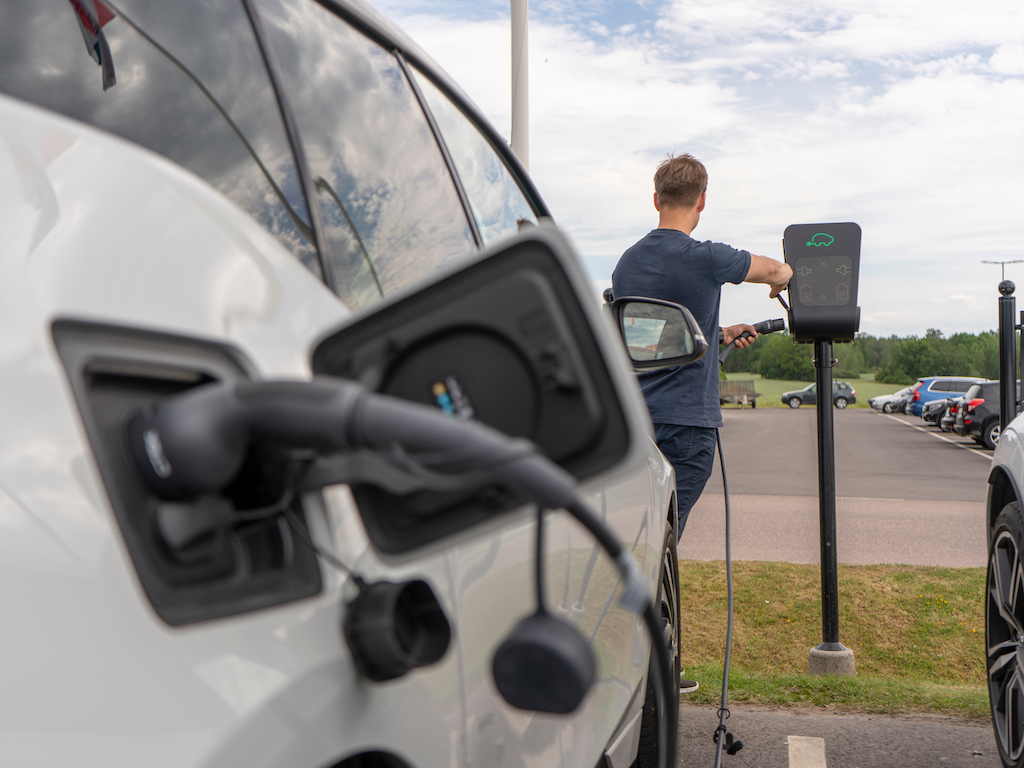 Marked Shift To Public EV Charging Among EV Drivers marked-shift-to-public-ev-charging-among-ev-drivers