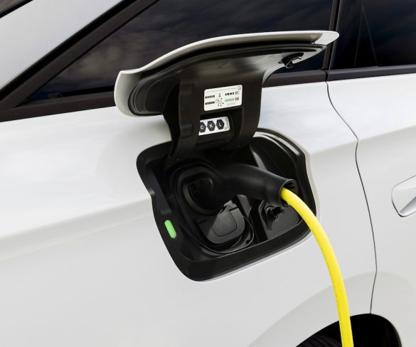 New regulations mandate 99% reliability for public rapid EV chargers