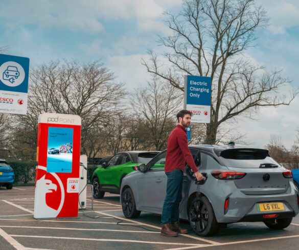 Almost 3,000 EV charge points now in place at supermarkets  