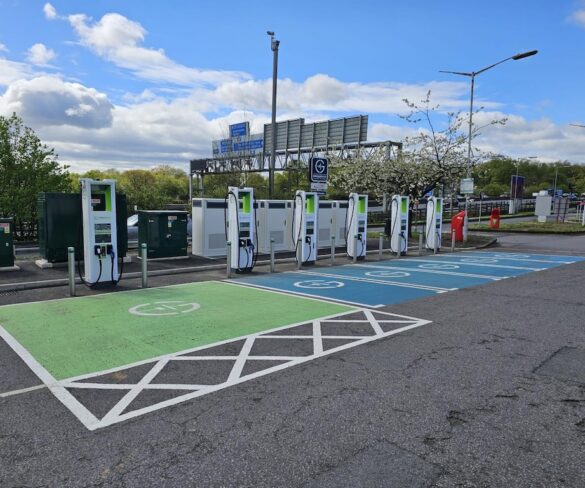 Roadchef and Gridserve open ultra-rapid hub at M27 Rownhams Services